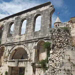 Apartment Royal Antique Apartment, Split