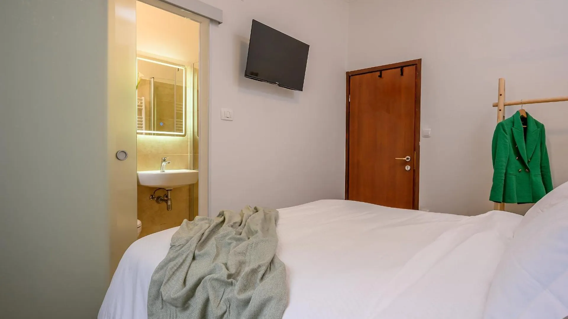 Yellow House With Private Parking Split 4*,  Croatia