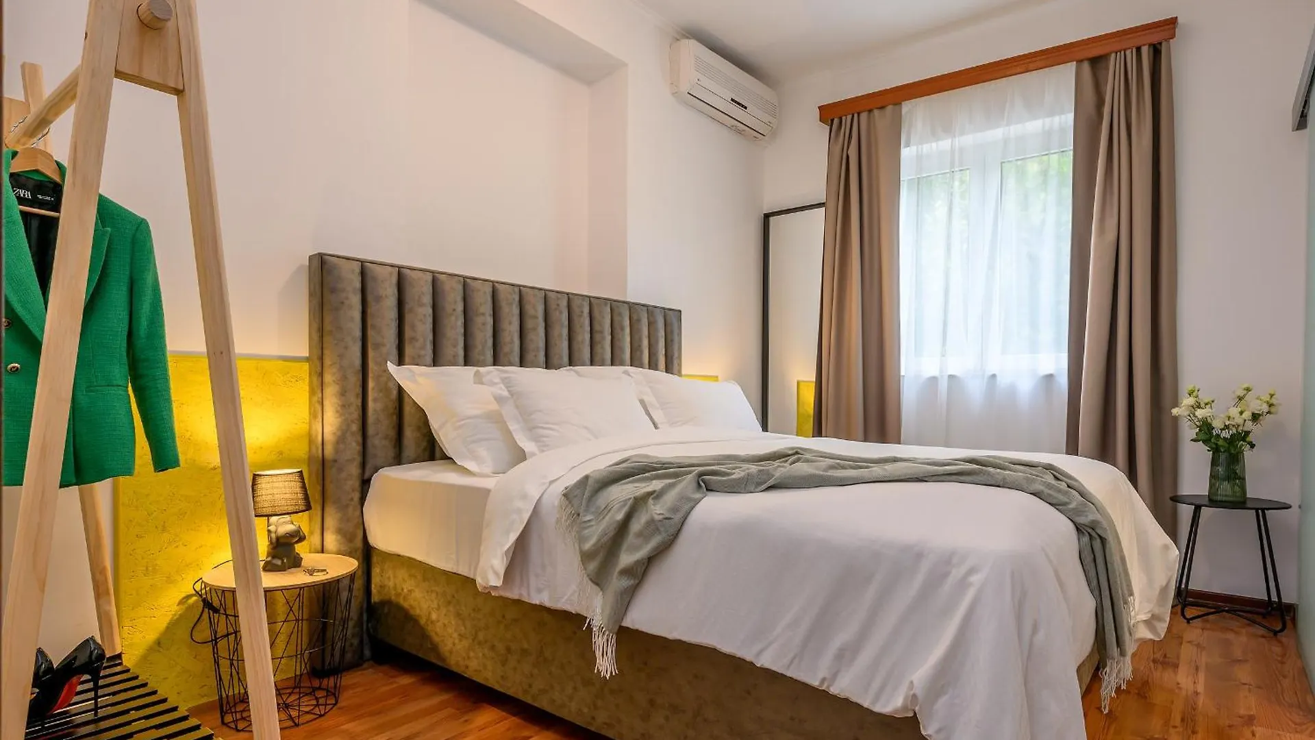 Yellow House With Private Parking Split Guest house